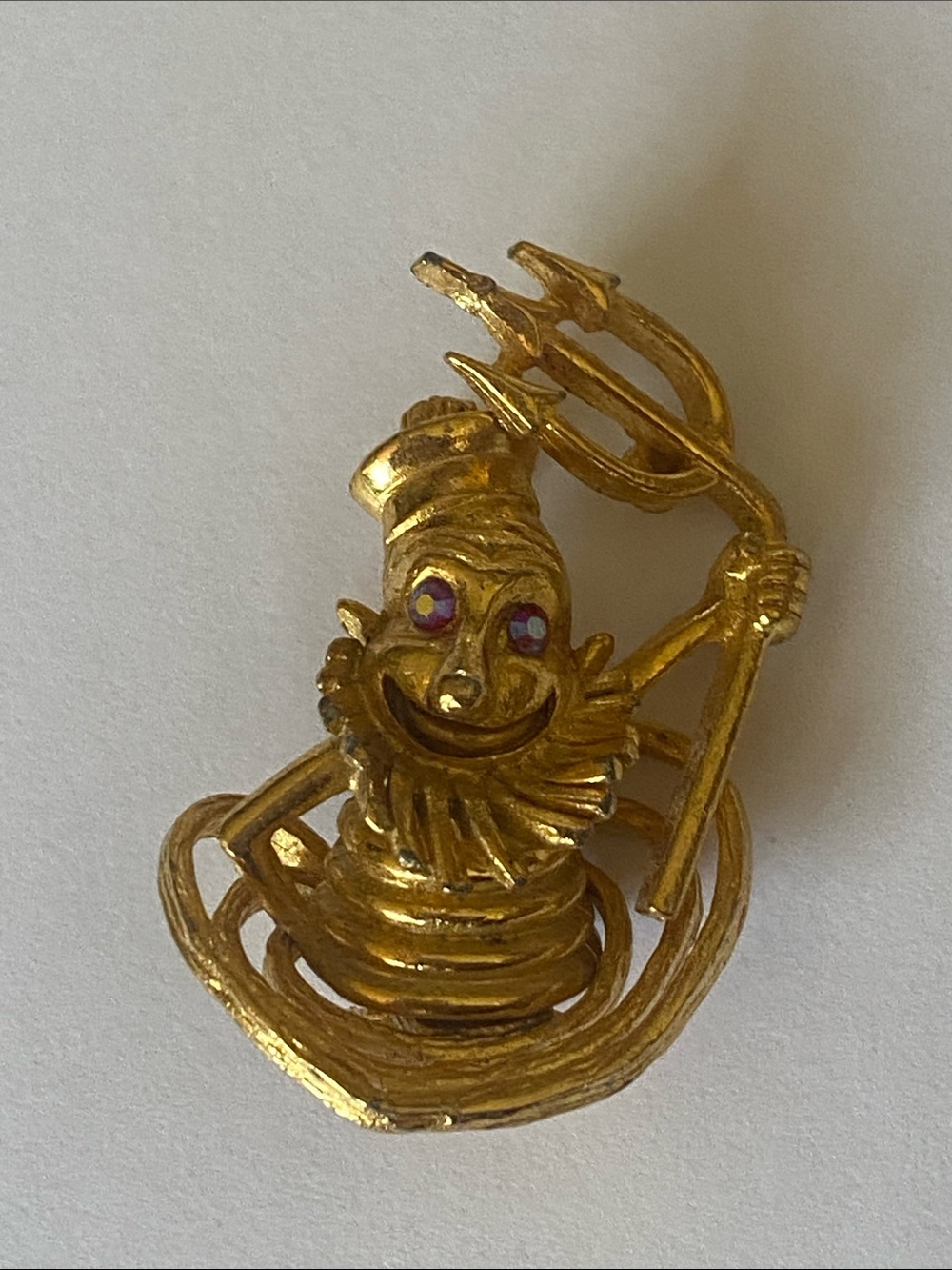 Gold tone vintage king Poseidon of the sea aurora borealis crystal eyes 👀 brooch
